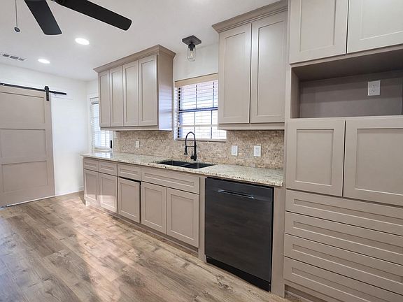 4th image of 138 Pin Oak Dr