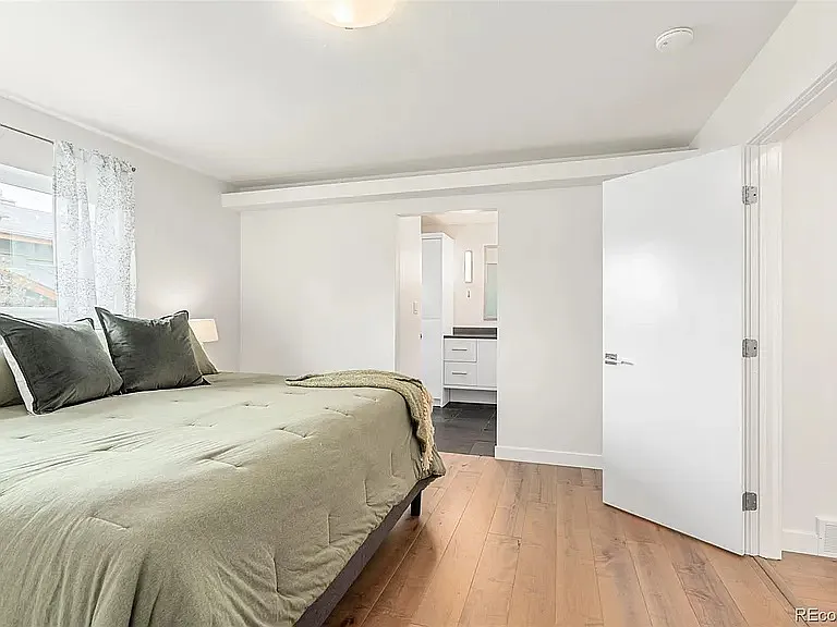 1720 Grape Ave — Photo 9