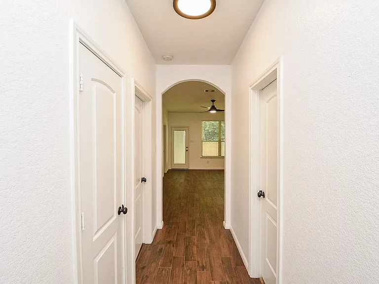 18 Cheswood Manor Dr — Photo 6