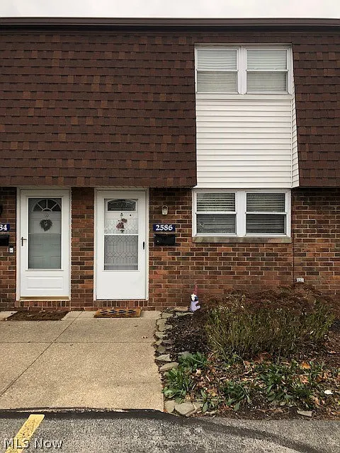 2586 Shakespeare Ln photo 1