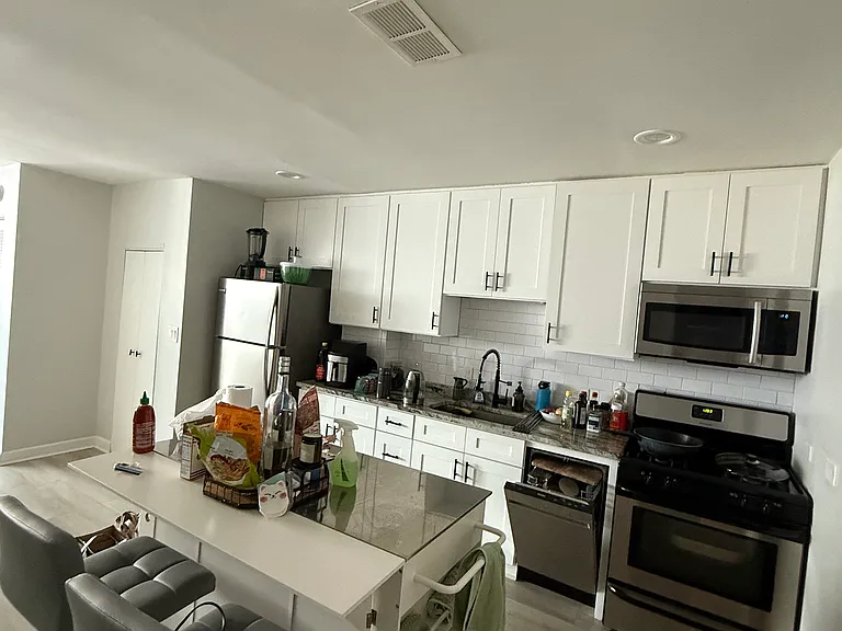 452 N Western Ave #1 — Photo 1