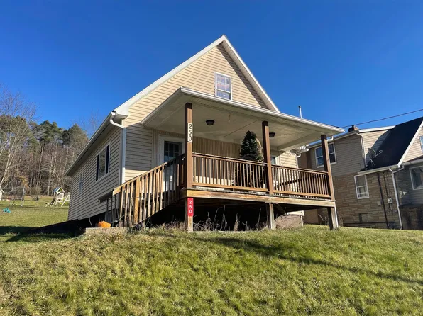 250 Fairmount Ave, Fairmount City, PA 16224