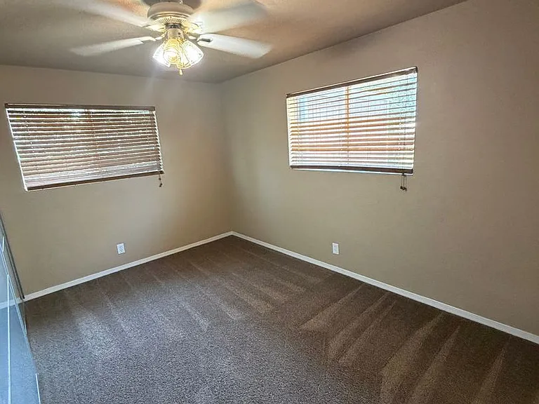164 E Martin Dr — Photo 20