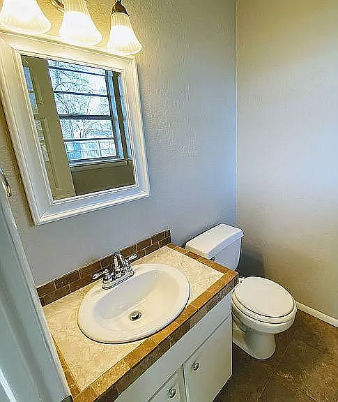 2705 N 15th St — Photo 7