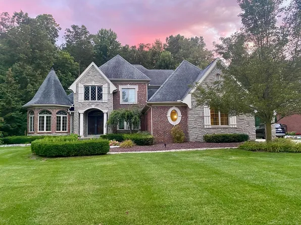 11294 Forest View Ct, Washington, MI 48094