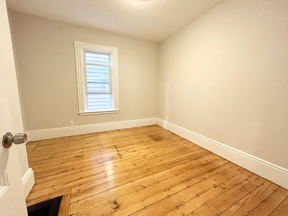 10 Buttonwood St #1B