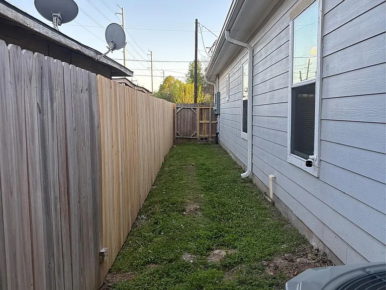 339 Owens St #A — Photo 10