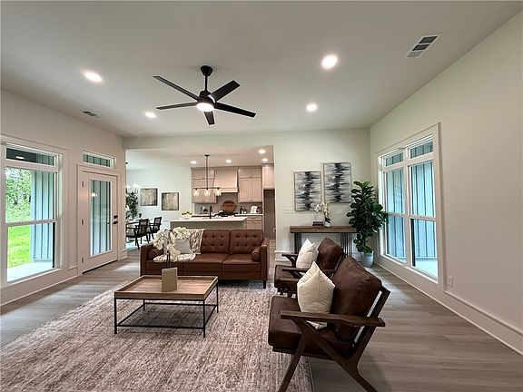3rd image of 6 Cargill Ln