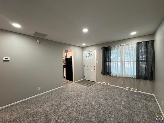 3rd image of 2708 NE Seward Ave