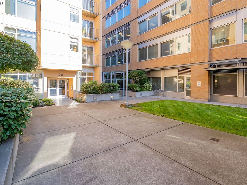 1st image of 701 Columbia St APT 404