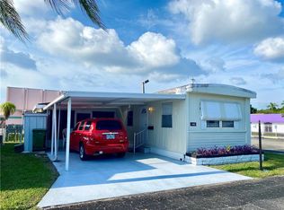 1402 24th Avenue Dr W, Bradenton, FL 34205
