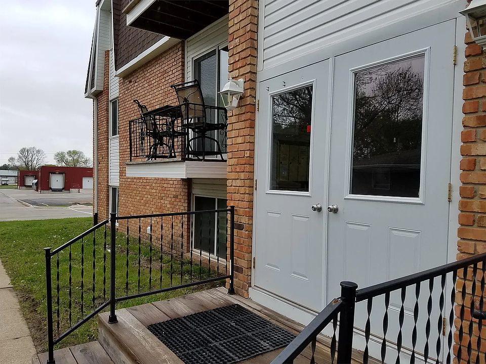 1st image of 2000 Valley Park Dr APT 7