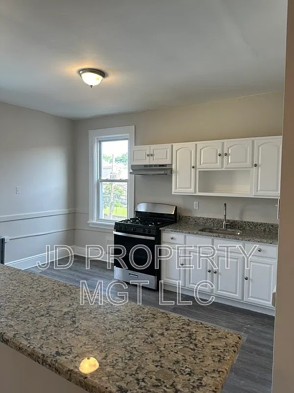 2 bed, 1.0 bath, $2,100 — Photo 1