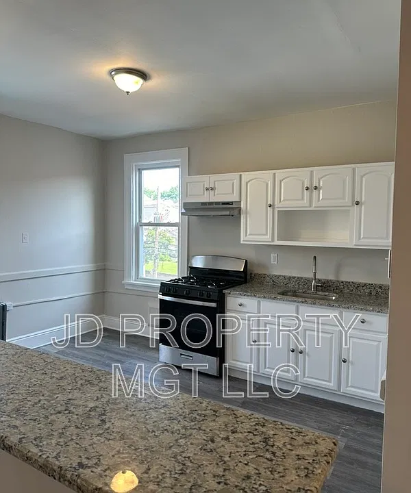 216-218 E 30th St #3C