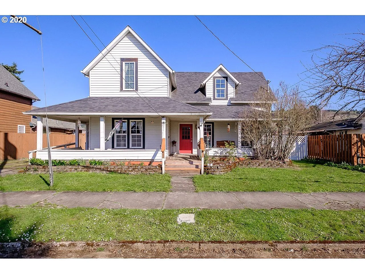 225 NE Yamhill St photo 1