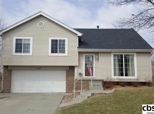 1706 Kelsey St, Papillion, NE 68046