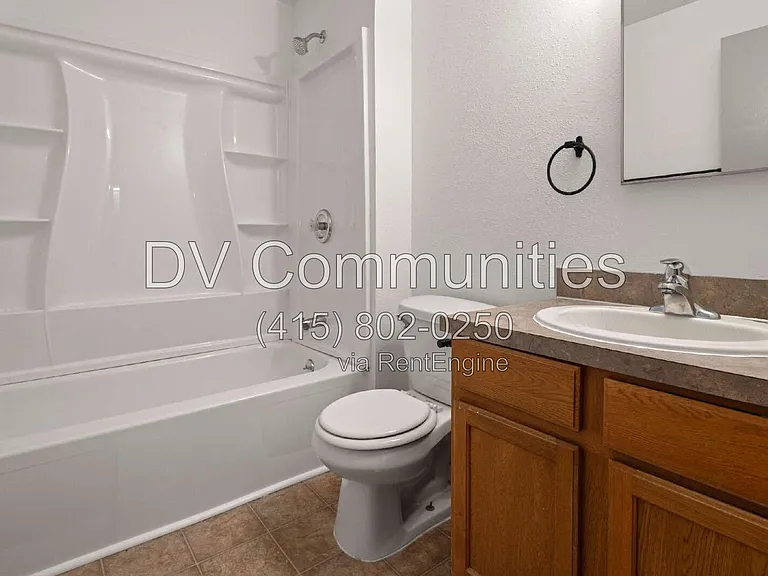 389 NE 10th St #22 — Photo 8