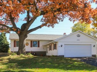 1501 Parkwood Ln NE, Cedar Rapids, IA 52402