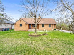 2927 Dashwood Dr, Troy, MI 48083