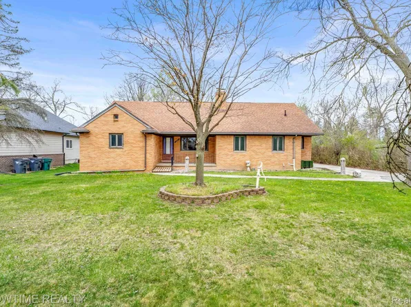 2927 Dashwood Dr, Troy, MI 48083
