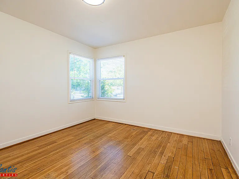 365 Macarthur Ave — Photo 10