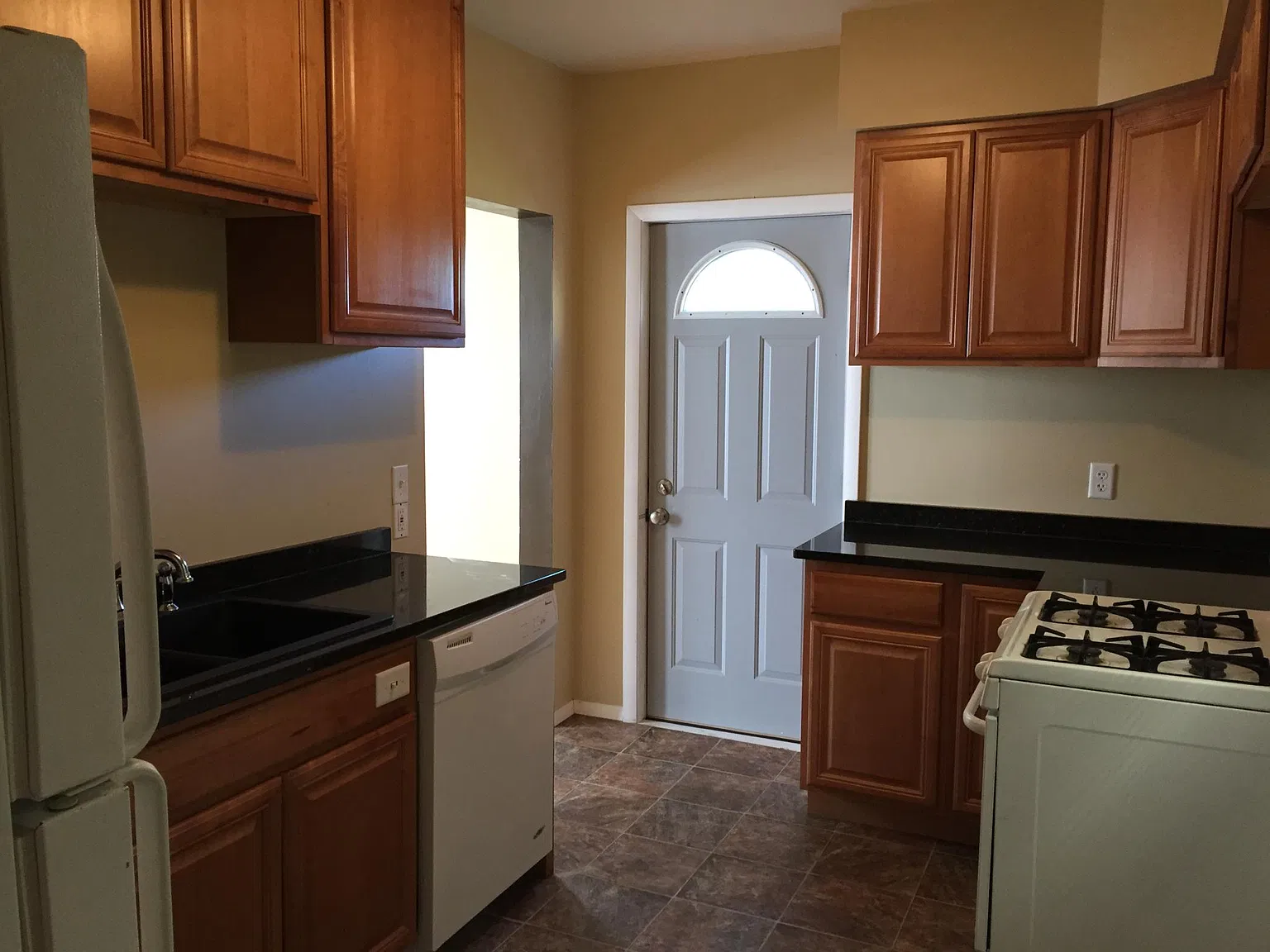 4 bed, 1120 sqft, $2,300 — Photo 4