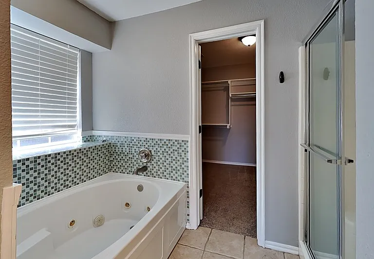 1717 SW 32nd St — Photo 11