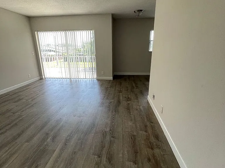Brandon Palm Springs — Photo 36