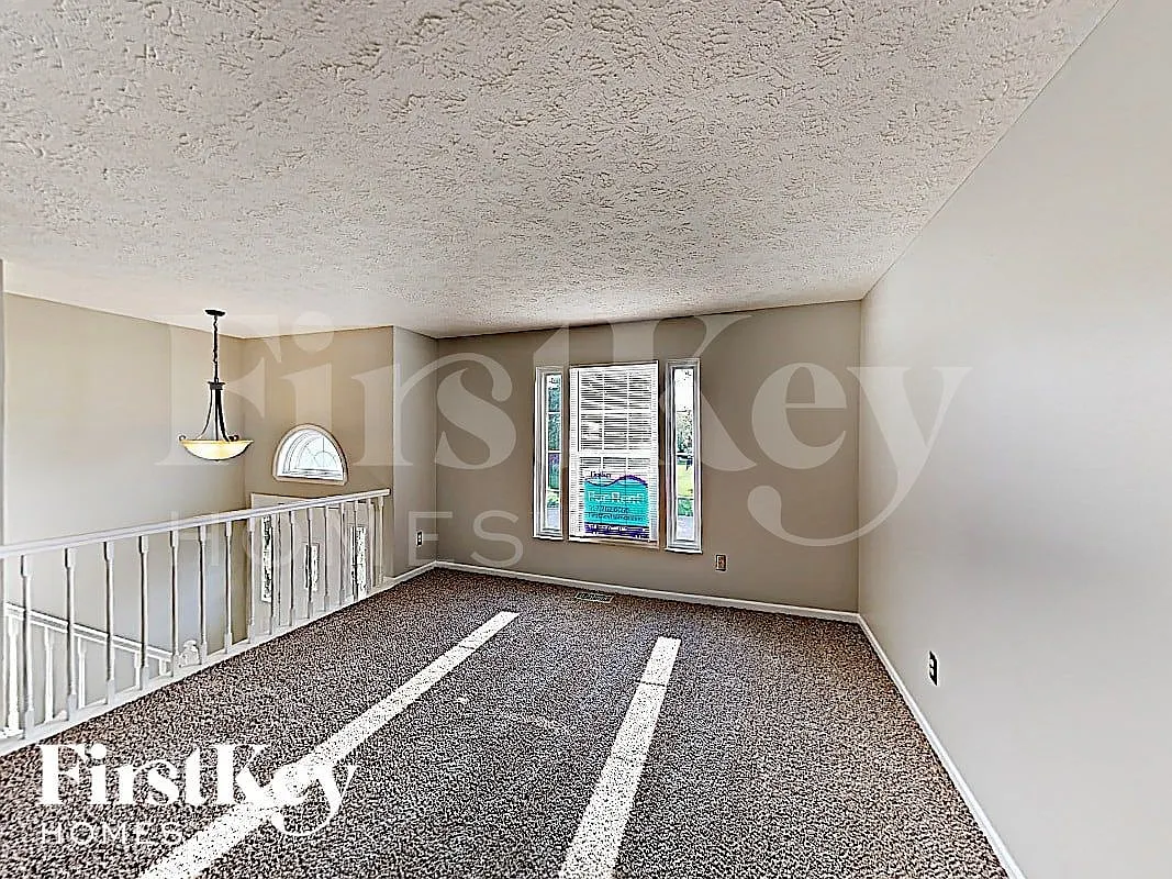 3 bed, 1.5 bath, 1988 sqft, $2,535 — Photo 2