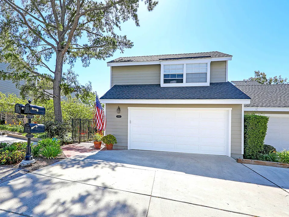 2707 Hillside Dr