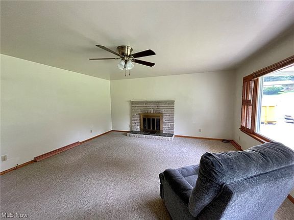 5th image of 270 Eastlawn Cir