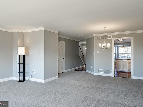 3rd image of 29 Red Tail Ct