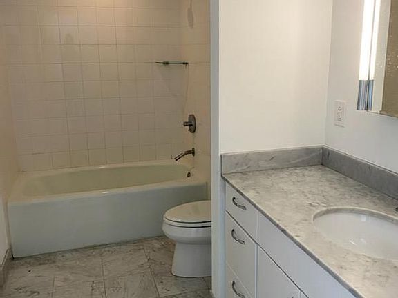 4th image of 219 S 18th St #29-411C