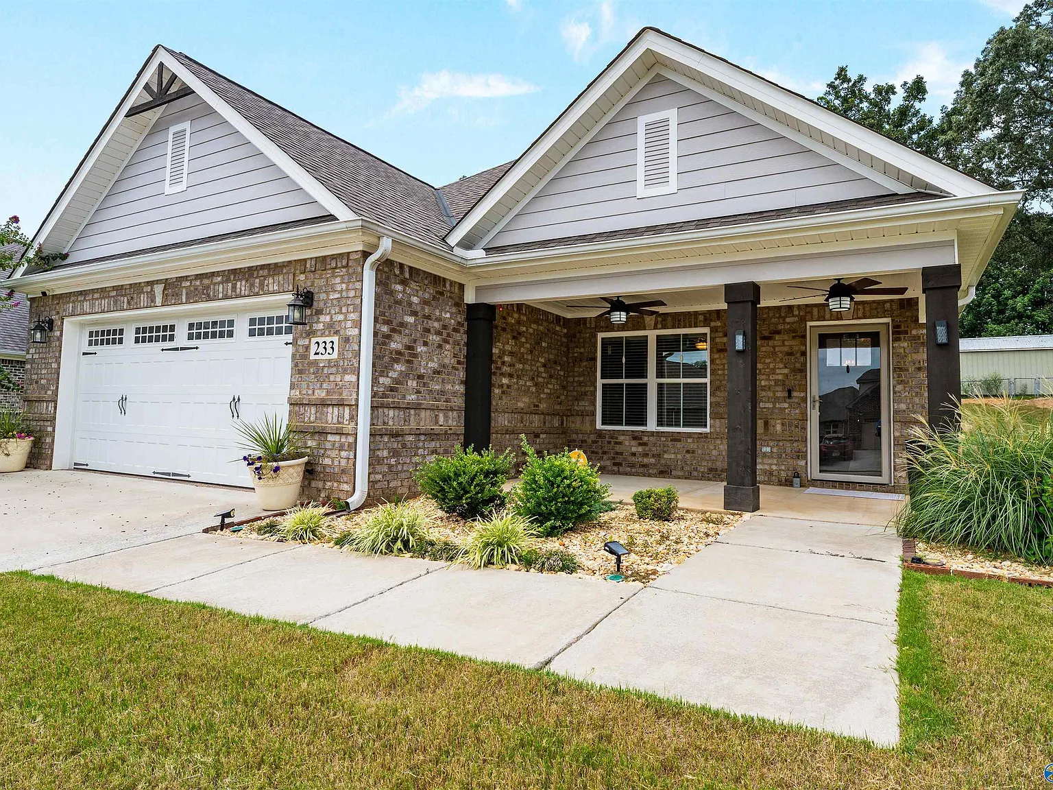 4 bed, 3.0 bath, 2701 sqft, $2,650 — Photo 2
