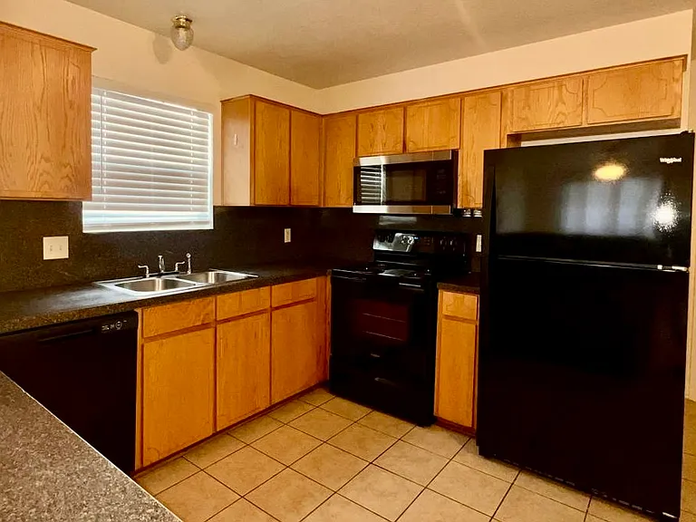 3906 Gus Dr #B — Photo 2