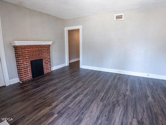 3rd image of 2485 Beech Ave
