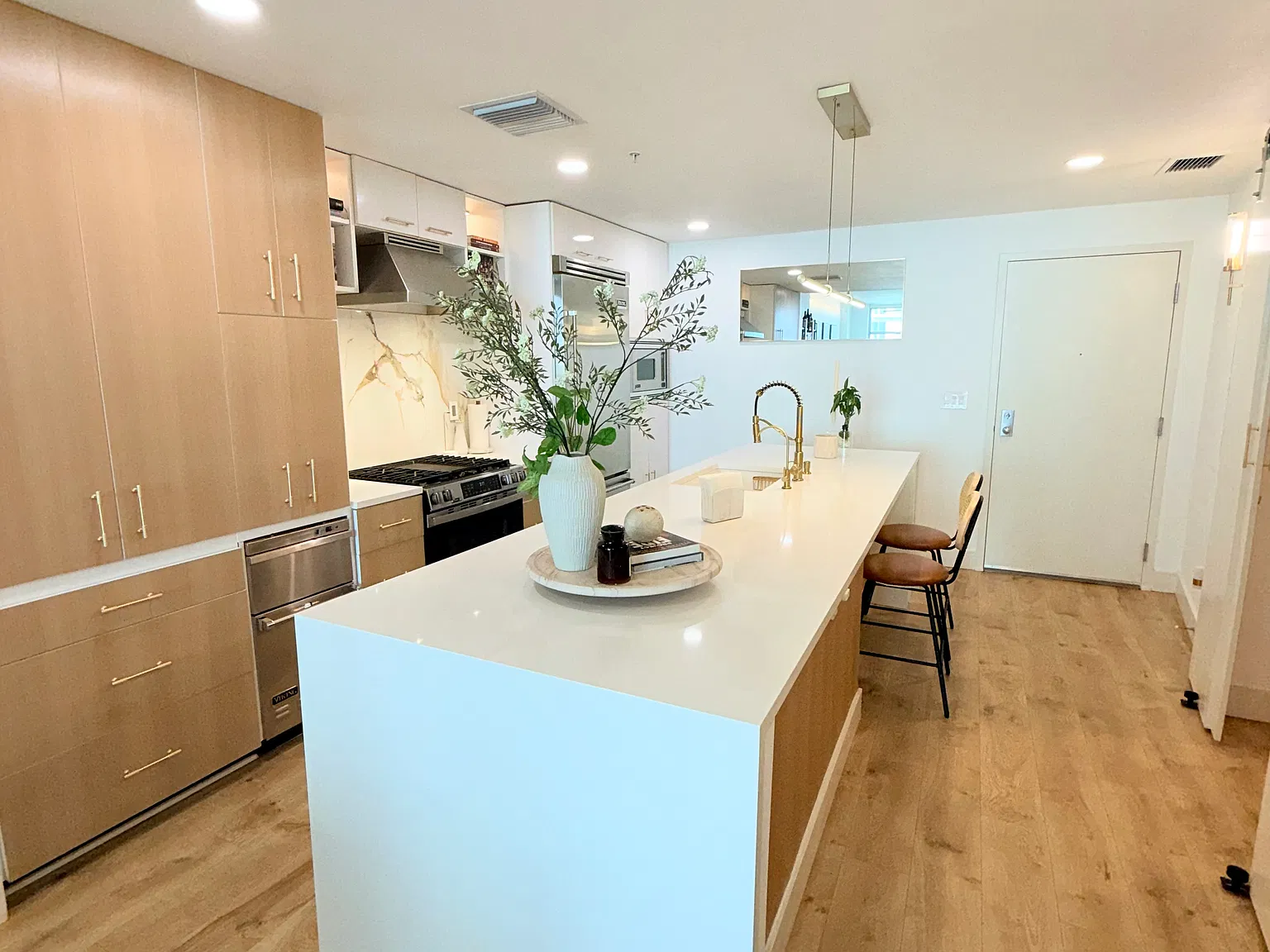 2 bed, 1050 sqft, $3,699 — Photo 2