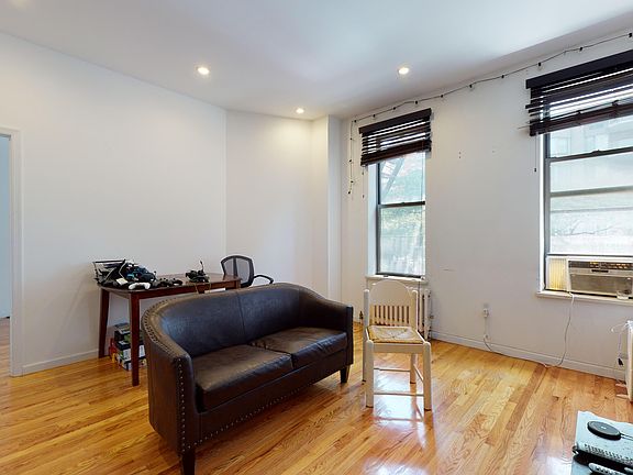 5th image of 1413 2nd Ave APT 1