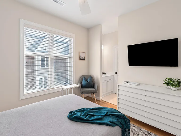 2116 Park Dr — Photo 32