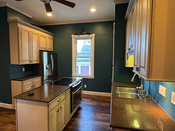 Quartz counter tops, undermount sink, dishwasher, fridge, stove, cooktop