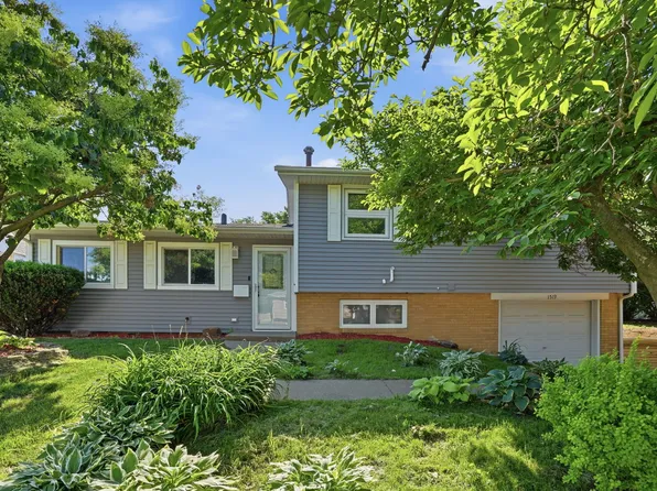 1519 Parklane Dr, Bettendorf, IA 52722