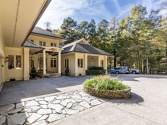 4th image of 1609 Walden Pond Ln