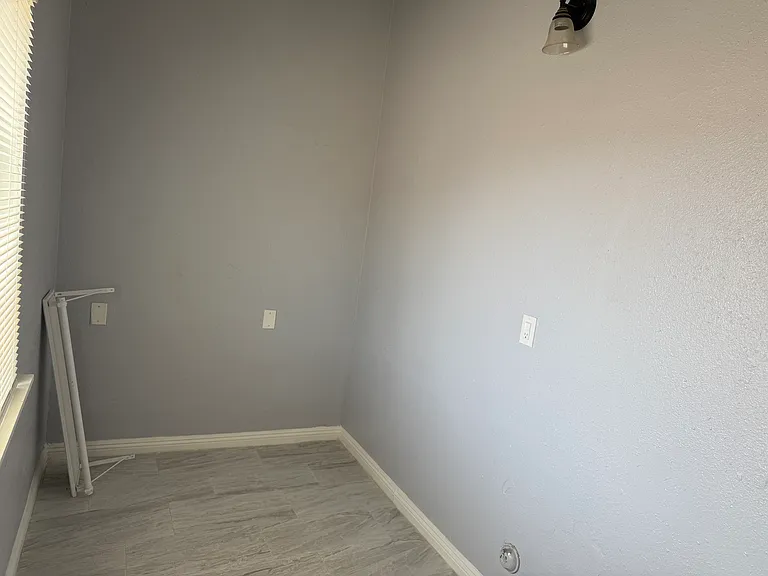 2255 E Sunrise Ln #B — Photo 17