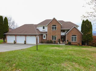 2231 Granite Ct, Johnson City, TN 37604