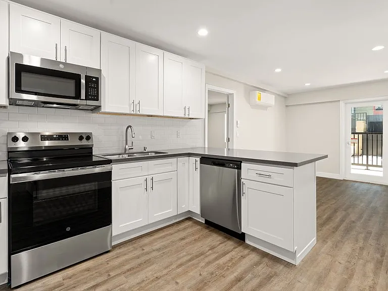 Woodland Trio Apartments — Photo 36