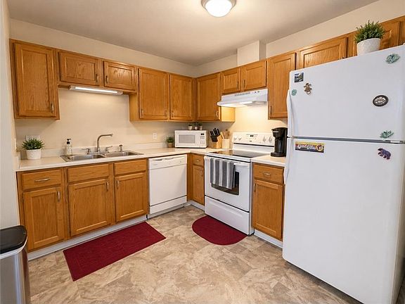 3rd image of 804 Waltham St