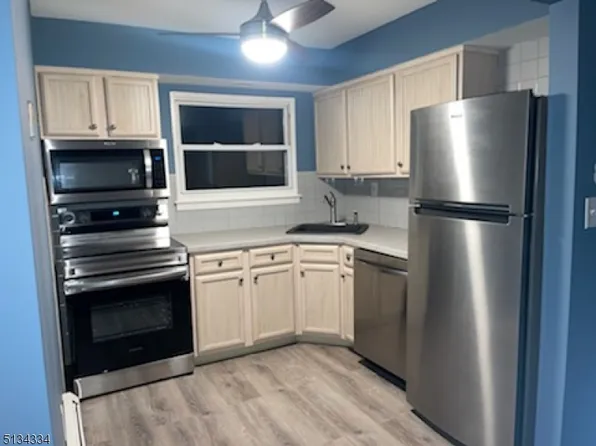 527 Andria Ave APT 222, Hillsborough, NJ 08844