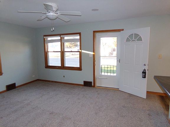 5th image of 602 W F St