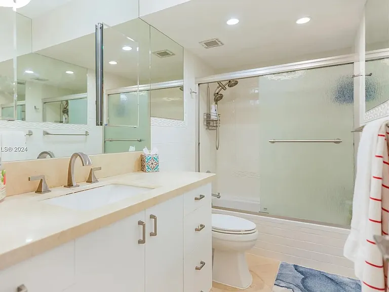 1985 S Ocean Dr #10E — Photo 18