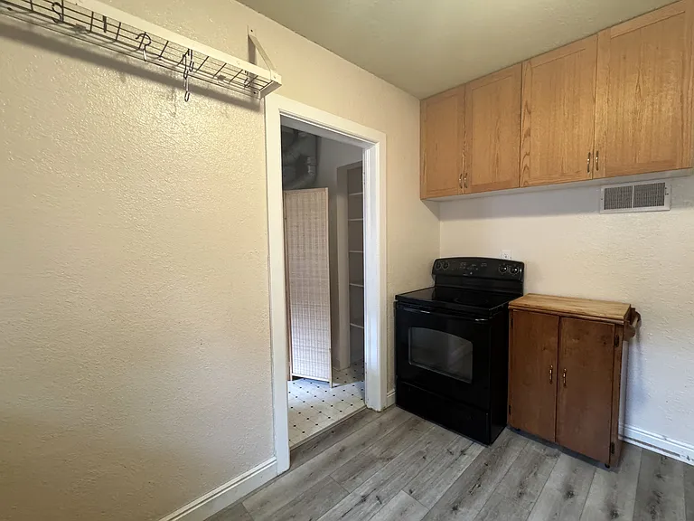 700 Dexter St — Photo 15